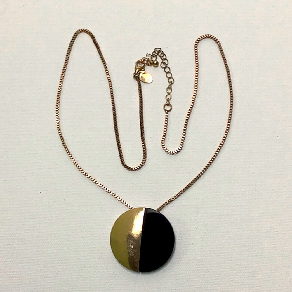 Black and gold long necklace with a pendant